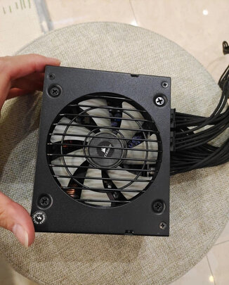 美商海盗船 (USCORSAIR) SF600 白金版 SFX电源 (80PLUS白金/全模组/风扇停转/七年质保)