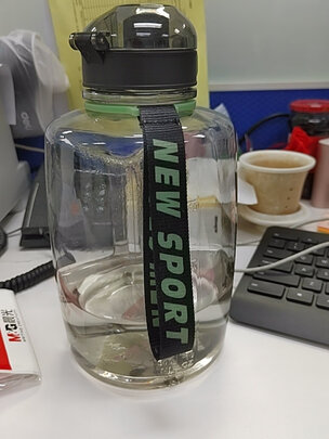 吸管水杯