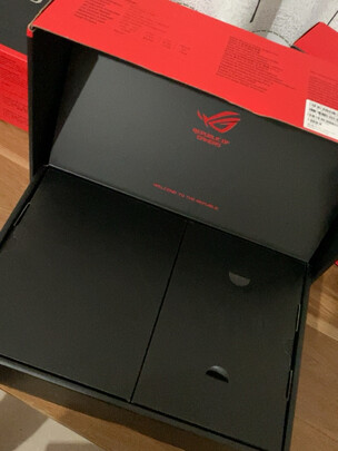 华硕（ASUS）玩家国度ROG雷神电源850W（核心十年保修/白金牌认证/神光同步/OLED显示屏/全日系电容/含套线）
