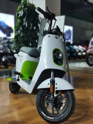 【液冷电动车】绿源48V26AH智能锂电电动自行车INNO7超长续航电动车上下班通勤代步车 星球灰-黄(48V26AH智能版)