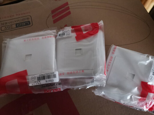 德力西（DELIXI）开关插座暗装CD812网络网线TV电话插座86型墙壁插座白色 一位电脑插座