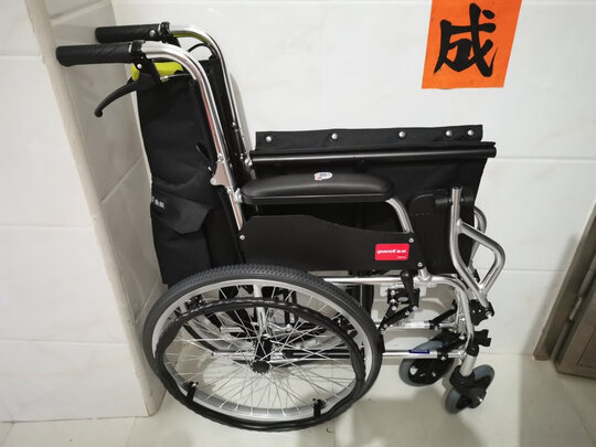 手动折叠轮椅