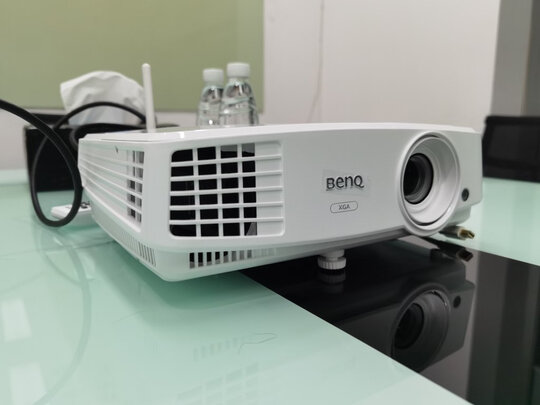 明基（BenQ）E500S 智能投影仪 投影机 投影仪办公（标清XGA 3300流明 无线投影 白天直投 视频会议）