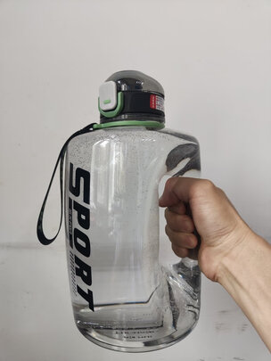 运动水杯