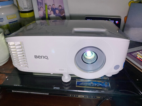 明基（BenQ）E520 智能投影仪 投影机 投影仪办公（标清 3600流明 U盘直读 16G内存 手机投影 视频会议）
