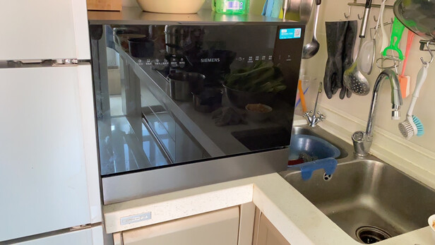 西门子(SIEMENS)全自动家用洗碗机台式 易安装 高温除菌 加强烘干 原装进口 黑色5套 SK23E610TI
