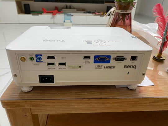 明基（BenQ）E592 智能投影仪 投影机 投影仪办公（超高清WUXGA 4000流明 双频双路Wifi 无线同屏 视频会议）