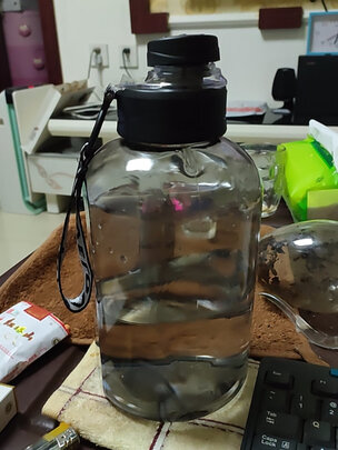 运动水杯