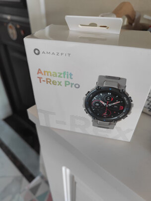 %title插图%num AMAZFIT 跃我 T-Rex Pro 陨石黑 四星三模定位 100米防水 心率监测 18天长续航智能运动手表男女华米科技出品