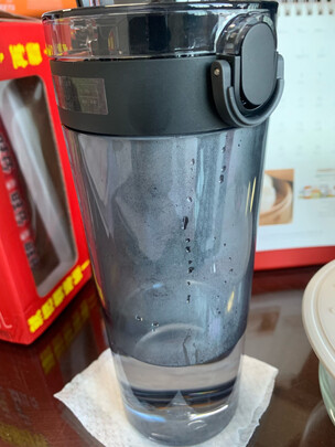 塑料水杯