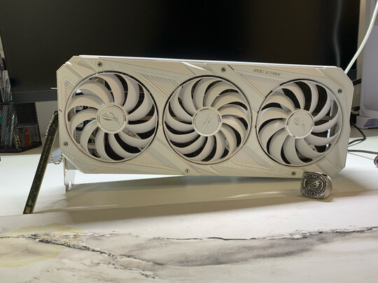 华硕ROG-STRIX-RTX3080-O10G-V2-WHITE显卡|用户揭秘华硕ROG-STRIX-RTX3080-O10G-V2-WHITE显卡好吗,入手解密评测真相