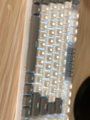 英菲克V960白灰拼色机械键盘究竟怎么样啊？手感够不够好，手感一流吗 