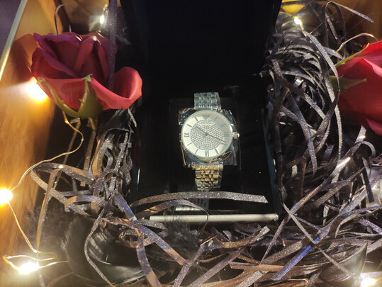 手表|外观展示阿玛尼满天星手表好不好用？讲讲体验真相？