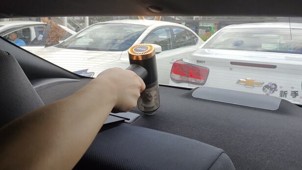 车载吸尘器