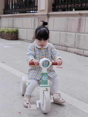 儿童三轮车