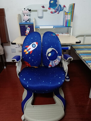 【事情曝光】大满贯 儿童学习桌椅套装实木桌可升降调节中小学生书桌