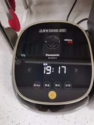 松下（Panasonic）2.1L电饭煲 2段IH立体加热 24小时双预约 米量判定 多重预设菜单 SR-AC072-K