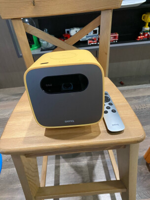%title插图%num 明基(BenQ)GS2 三防亲子投影仪 投影仪家用(防水防摔防尘 自动对焦 梯形校正 手机投影 内置电池)