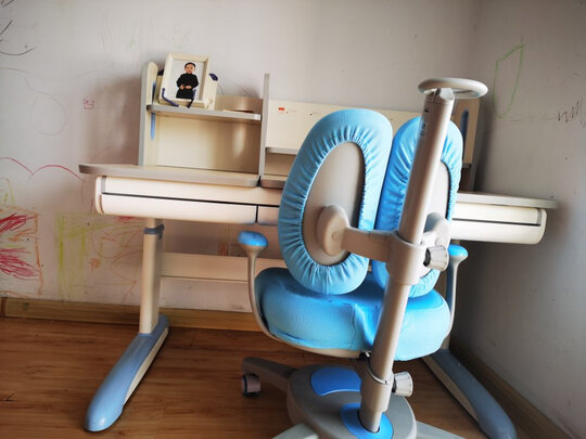 七色花学习桌全方位测评揭晓真相,优缺点内幕透露! 七色花学习桌全方位测评揭晓真相,优缺点内幕透露!