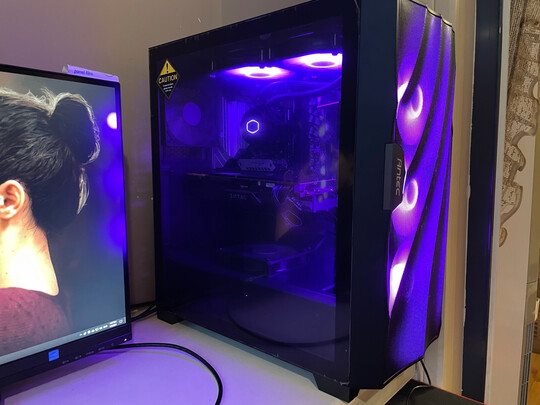 %title插图%num 酷冷至尊(CoolerMaster)冰神B240RGB CPU水冷散热器(支持I9 2066、AM4/双腔水泵/微流道设计/均衡型风扇)