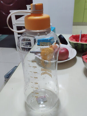 塑料水杯