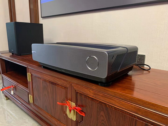 %title插图%num 海信激光电视 75J9D 75英寸 10.7亿原彩 205%高色域 源头护眼 3D全景声 几何校正 64GB 轻奢全面屏 以旧换新