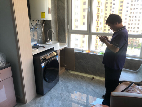 %title插图%num 海尔(Haier)京品家电 晶彩系列 10KG直驱变频滚筒洗衣机全自动 洗烘一体玉墨银外观EG100HBDC8SU1