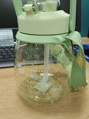 吸管水杯