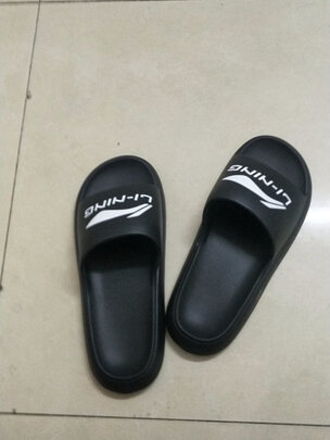 运动拖鞋