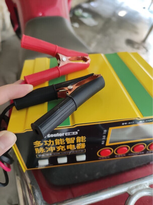 汽车电瓶充电器