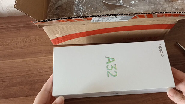 %title插图%num OPPO A32 90Hz护眼灵点屏 5000mAh超大电池 长续航 18W疾速快充 全面屏拍照视频手机 8GB+128GB 幻想蓝