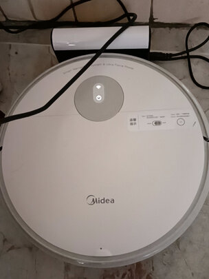 扫地机器人|评测细节：美的扫地机器人和科沃斯哪个好?评测优缺点区别？