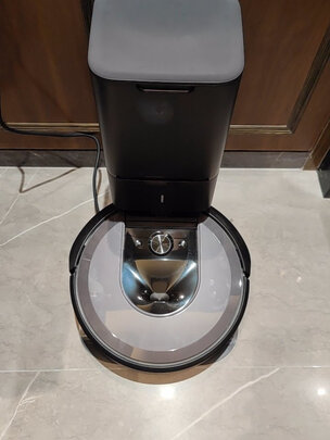 iRobot i7+ 扫地机器人和自动集尘系统 智能家用全自动扫地吸尘器套装