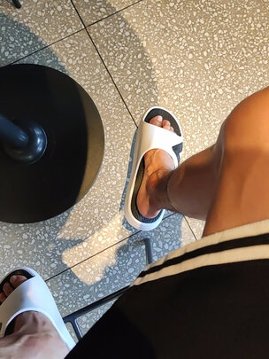 运动拖鞋