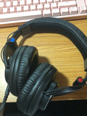 %title插图%num 舒尔 Shure SRH840 全封闭便携式专业录音头戴式监听HiFi手机耳机 黑色