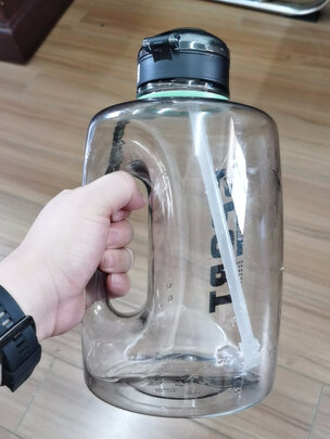 运动水杯
