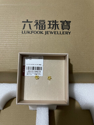 黄金耳钉