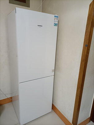 西门子(SIEMENS) 279升 风冷双门冰箱 全无霜 多维出风 电脑控温 LED内显（白色）KG29NV220C