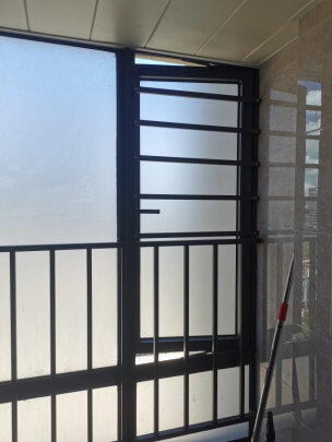 客厅窗户防护栏效果图图片