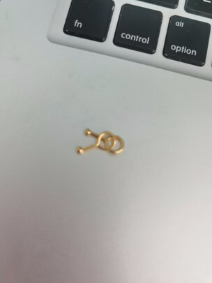 黄金耳钉