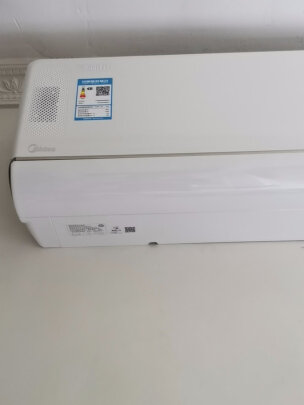 %title插图%num 美的(Midea) 新一级 焕新风 大1匹 智能家电 变频冷暖 壁挂式 新风空调 以旧换新 KFR-26GW/N8MKA1