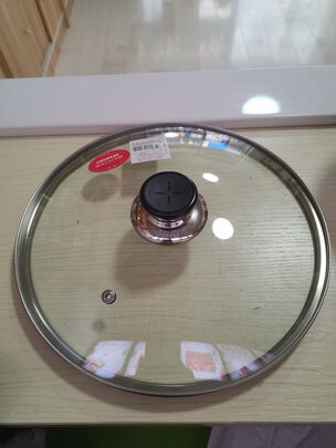 这个锅盖价格很便宜,大小也很合适,买来装东西真的很好,京东买东西就