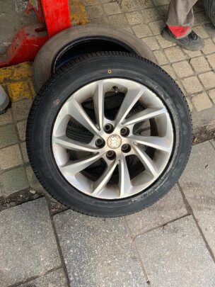 玛吉斯205/55R16与邓禄普195/60R16哪个更好，哪个抓地强？哪个性能优良 