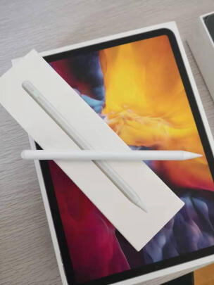 Apple iPad怎么样啊，显示效果好不好，轻薄精巧吗？
