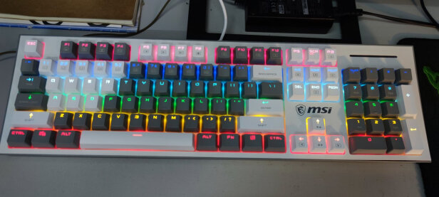 微星GK50Z PIXEL电竞键盘怎么样啊？手感够好吗？帅气炫酷吗？