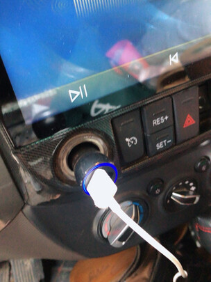 车载充电器