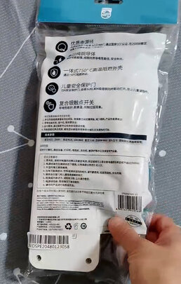 飞利浦（PHILIPS）新国标安全插座 4孔位分控 1.8米 儿童保护门 插线板/插排/排插/接线板/拖线板3140WA/93