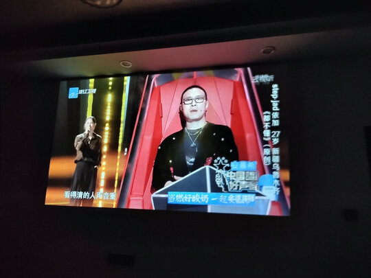 万播T2 Max投影仪家用投影机（超高清1080P 内置智能系统 支持侧投 AI语音 手机投屏 全封闭光机）