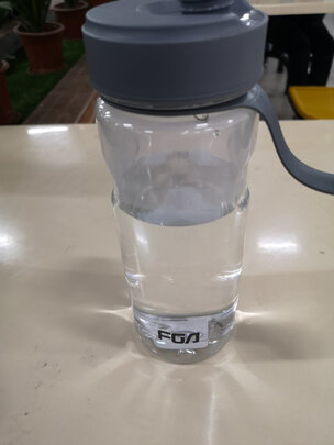 塑料水杯