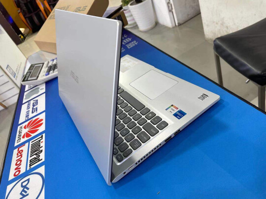 华硕VivoBook 15对比小米Red Book 16区别是什么，哪个性能强？哪个十分大气 